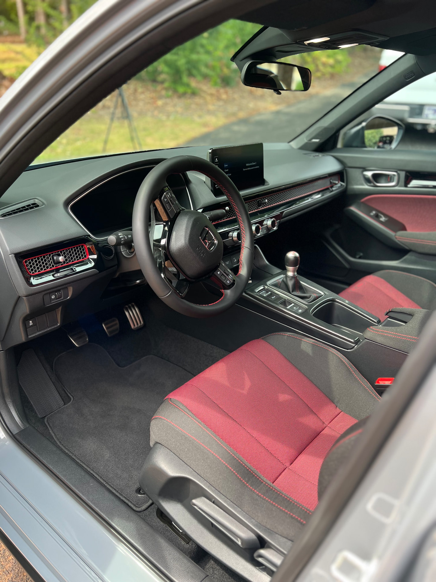 Clean Honda Civic Si cabin with red and black seats